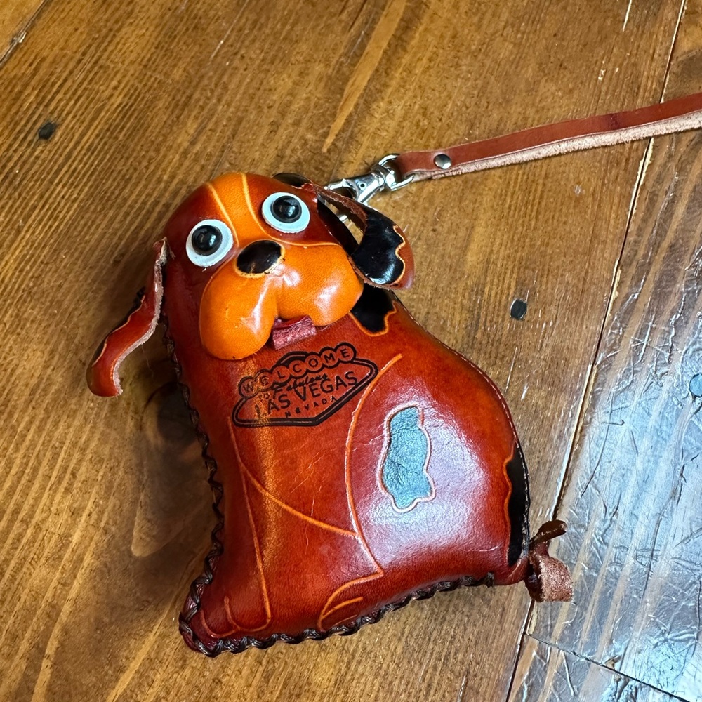 Brown Dog-Shaped Leather Coin Purse 🐶